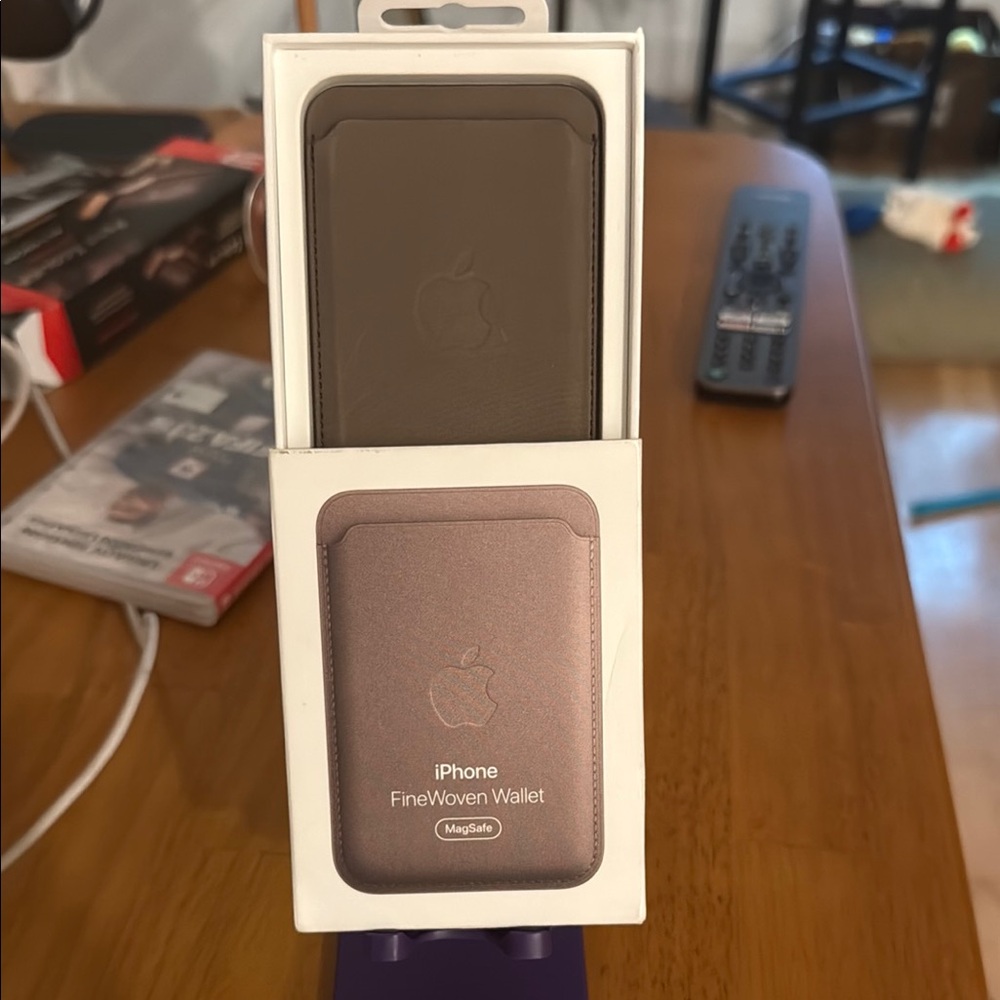 Apple iPhone FineWoven Wallet - Brown